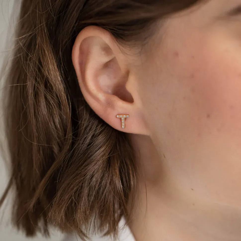 Earring T