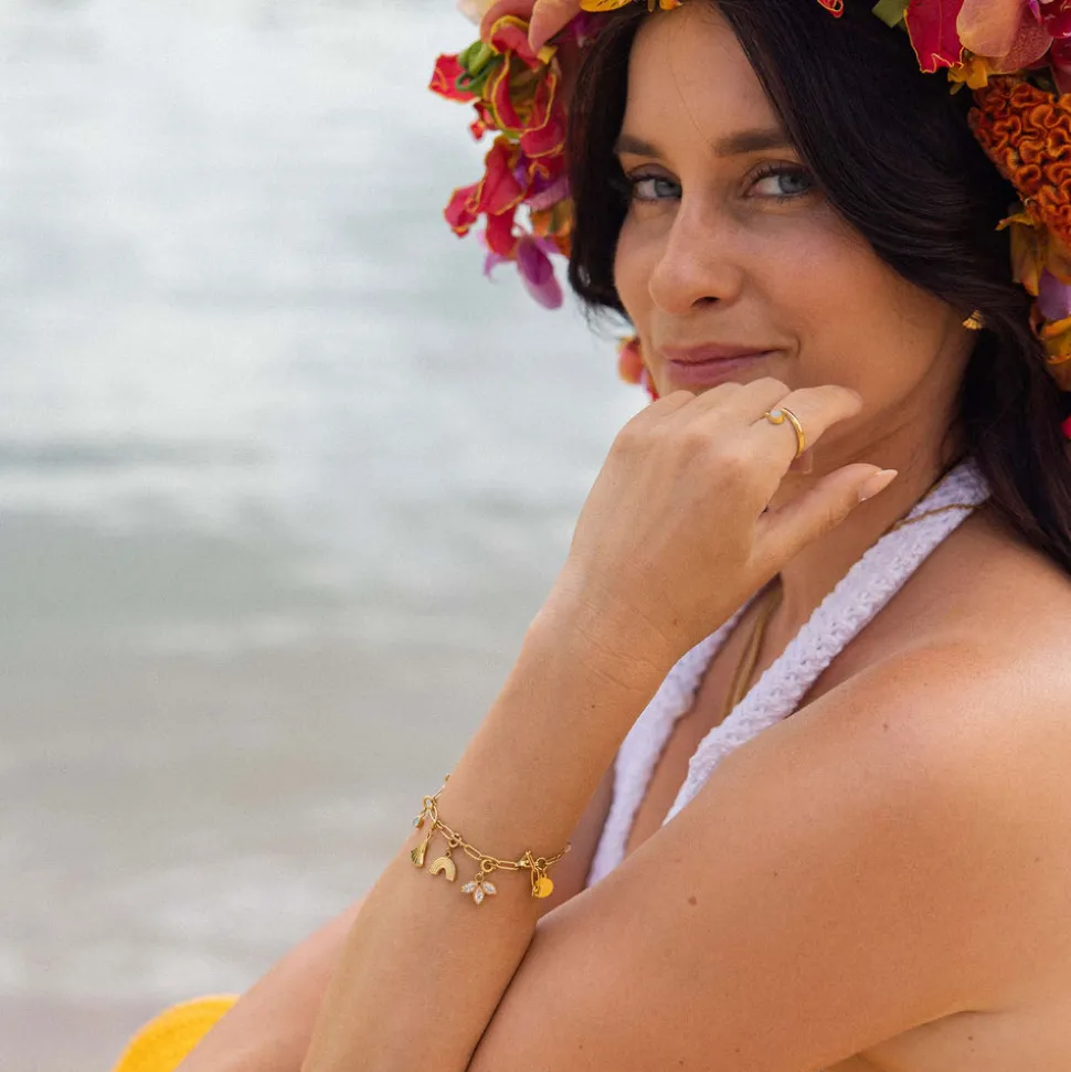 Mahina Club Lotus Charm